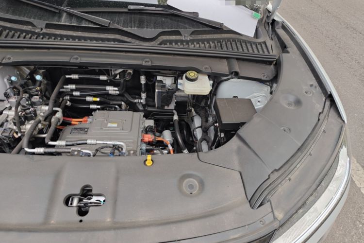 Used BYD Yuan UP 2025 Intelligent Driving Version 401 KM Dynamic Edition Engine Bay Left