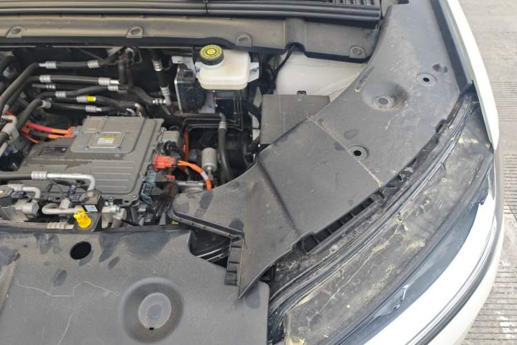 Used BYD Yuan UP 2025 Model 301KM Leading Version Engine Bay Left
