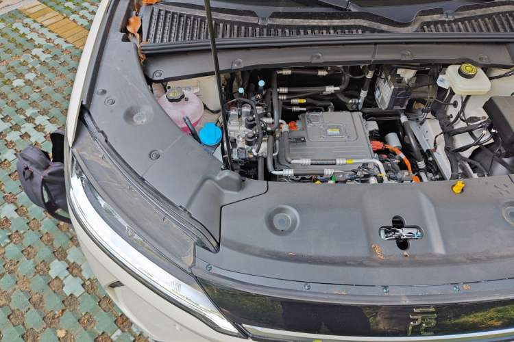 Used BYD Yuan UP 2025 Intelligent Driving Version 401 km Leading Edition Engine Bay Right