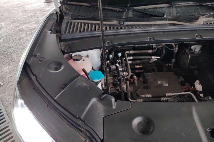 Used BYD Yuan UP 2025 Intelligent Driving Version 401 KM Dynamic Edition Engine Bay Right