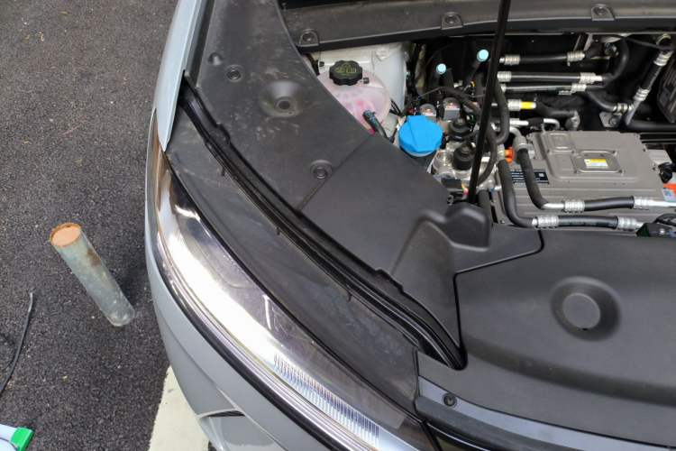 Used BYD Yuan UP 2025 Intelligent Driving Version 401 KM Dynamic Edition Engine Bay Right