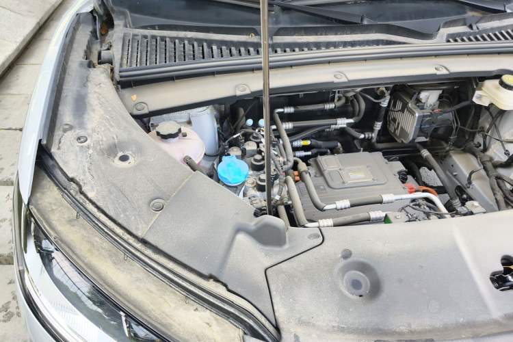 Used BYD Yuan UP 2025 Intelligent Driving Version 401 KM Dynamic Edition Engine Bay Right