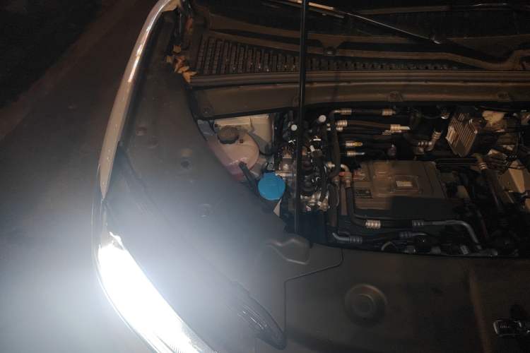 Used BYD Yuan UP 2025 Intelligent Driving Version 401 KM Dynamic Edition Engine Bay Right