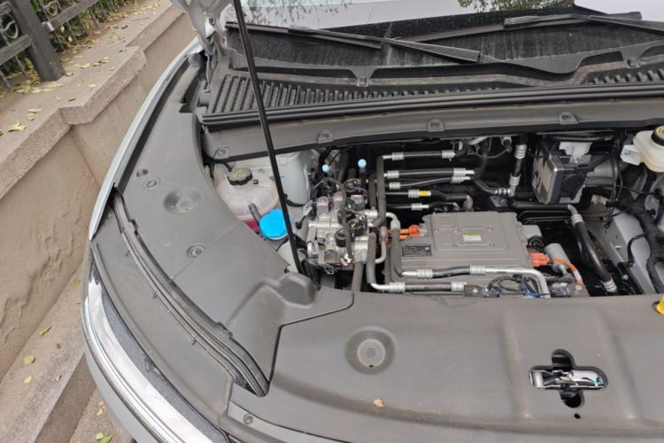 Used BYD Yuan UP 2025 Intelligent Driving Version 401 KM Dynamic Edition Engine Bay Right