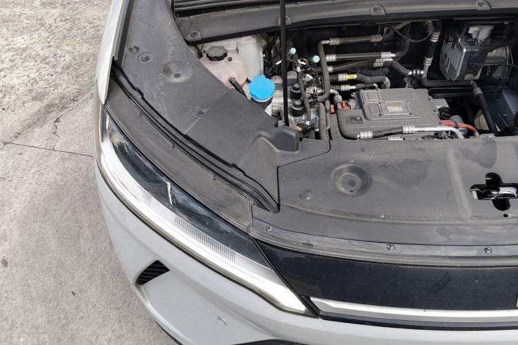 Used BYD Yuan UP 2025 Intelligent Driving Version 401 KM Dynamic Edition Engine Bay Right