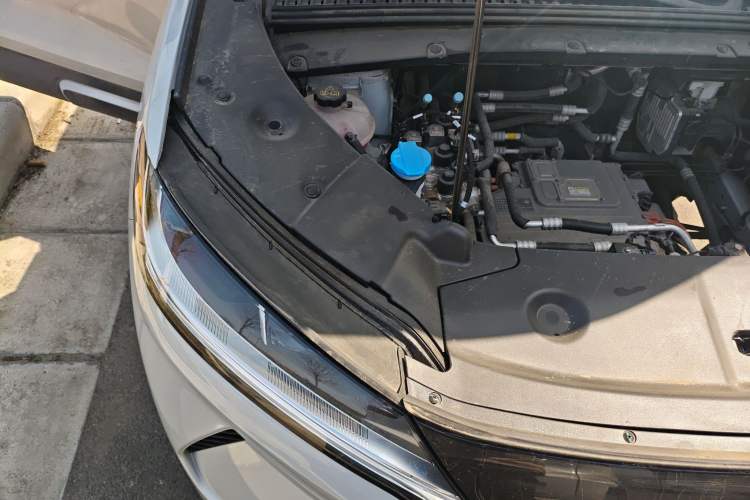 Used BYD Yuan UP 2025 Intelligent Driving Version 401 KM Dynamic Edition Engine Bay Right