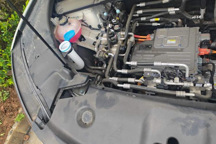 Used BYD Yuan UP 2025 Model 301KM Leading Version Engine Bay Right