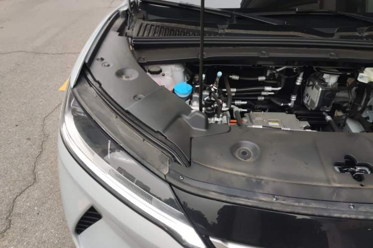 Used BYD Yuan UP 2025 Intelligent Driving Version 401 KM Dynamic Edition Engine Bay Right
