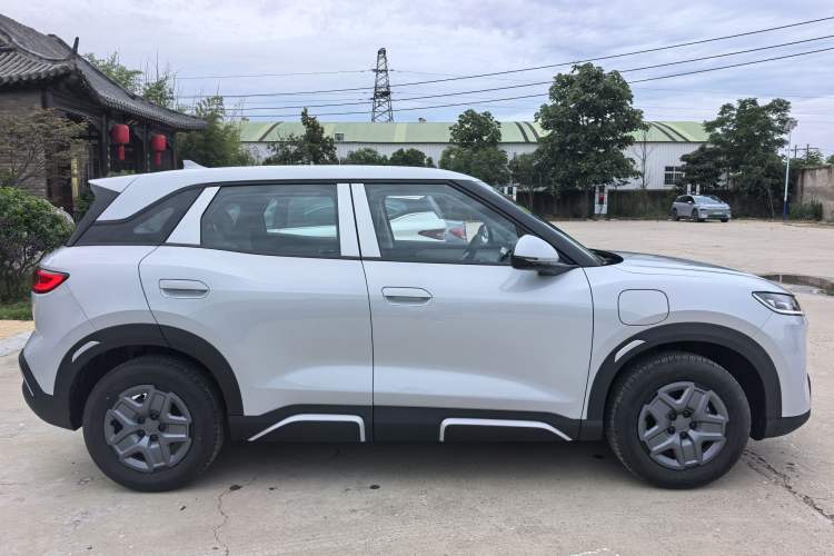 Used BYD Yuan UP 2025 Model 301KM Leading Version Exterior 1