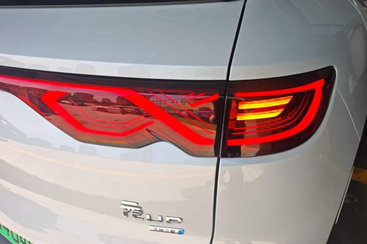 Used BYD Yuan UP 2025 Intelligent Driving Version 401 KM Dynamic Edition Exterior 3