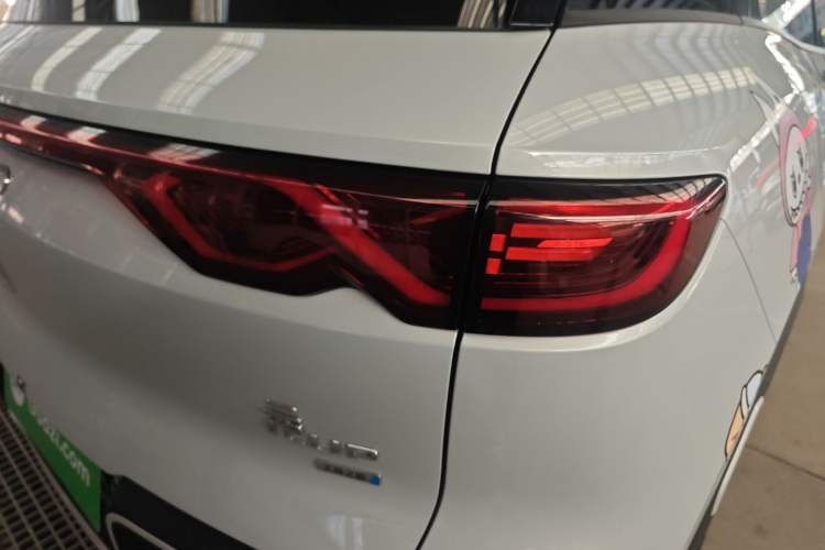 Used BYD Yuan UP 2025 Intelligent Driving Version 401 KM Dynamic Edition Exterior 3