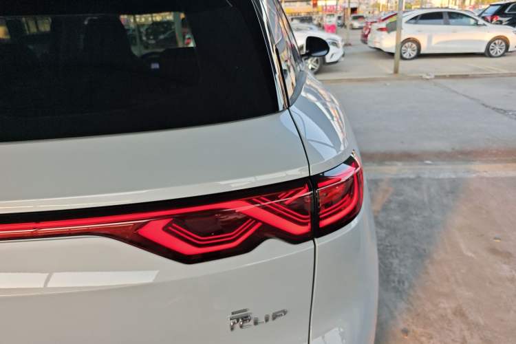 Used BYD Yuan UP 2025 Model 301KM Leading Version Exterior 3