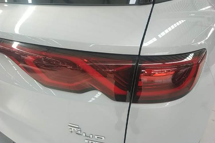 Used BYD Yuan UP 2025 Intelligent Driving Version 401 km Leading Edition Exterior 3