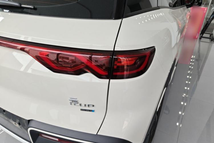 Used BYD Yuan UP 2025 Intelligent Driving Version 401 km Leading Edition Exterior 3