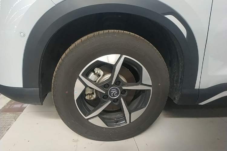 Used BYD Yuan UP 2025 Intelligent Driving Version 401 km Leading Edition Exterior 4