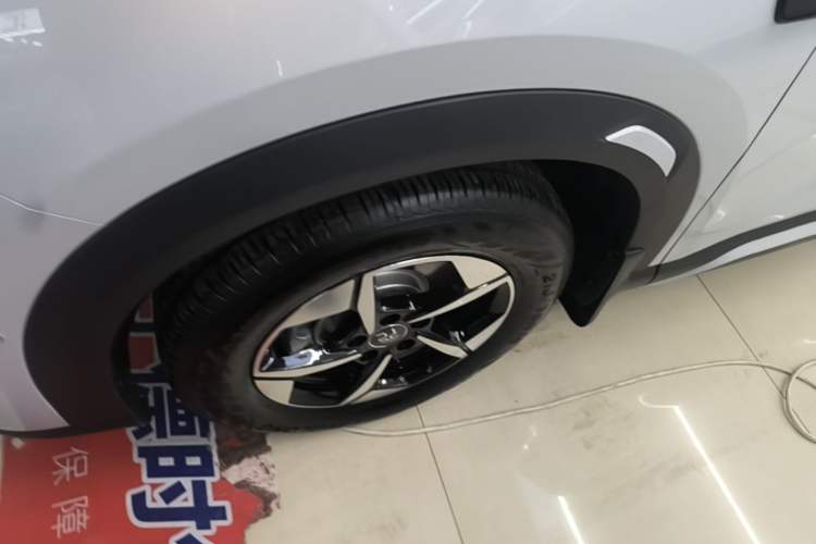 Used BYD Yuan UP 2025 Intelligent Driving Version 401 km Leading Edition Exterior 4