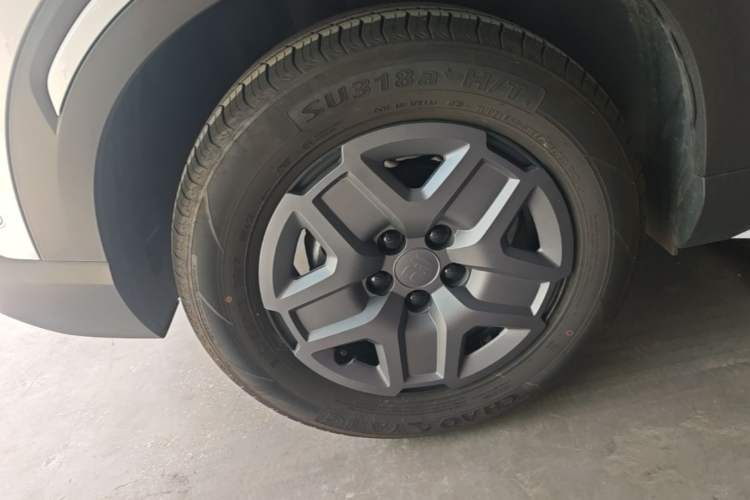 Used BYD Yuan UP 2025 Intelligent Driving Version 401 KM Dynamic Edition Exterior 5