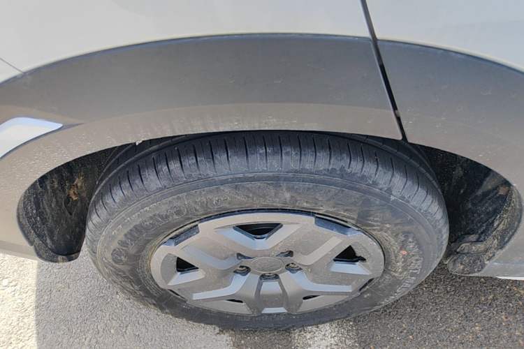 Used BYD Yuan UP 2025 Model 301KM Leading Version Exterior 5