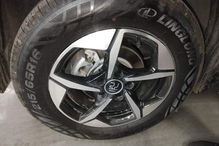 Used BYD Yuan UP 2025 Intelligent Driving Version 401 km Leading Edition Exterior 5