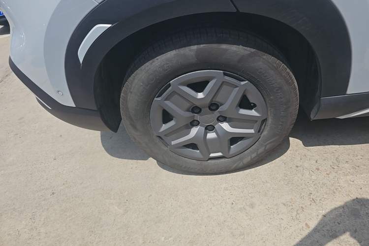 Used BYD Yuan UP 2025 Intelligent Driving Version 401 KM Dynamic Edition Exterior 5
