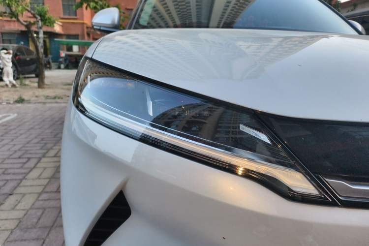 Used BYD Yuan UP 2025 Intelligent Driving Version 401 KM Dynamic Edition Exterior 6