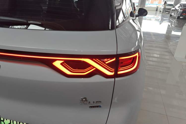 Used BYD Yuan UP 2025 Intelligent Driving Version 401 km Leading Edition Exterior 6