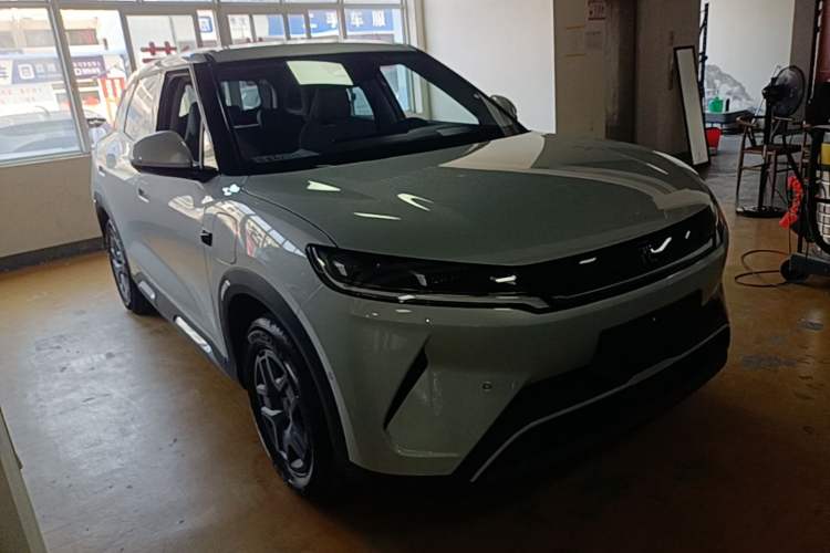 Used BYD Yuan UP 2025 Intelligent Driving Version 401 KM Dynamic Edition Front Right 45 Deg