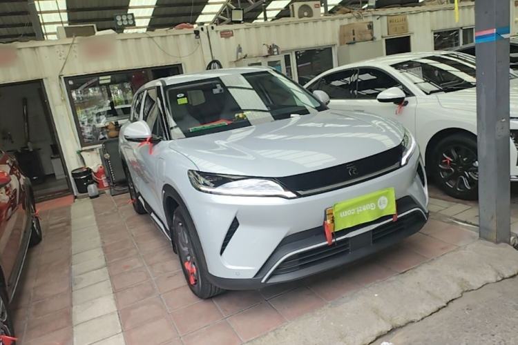 Used BYD Yuan UP 2025 Model 301KM Leading Version Front Right 45 Deg