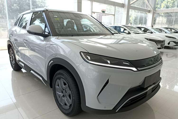 Used BYD Yuan UP 2025 Model 301KM Leading Version Front Right 45 Deg