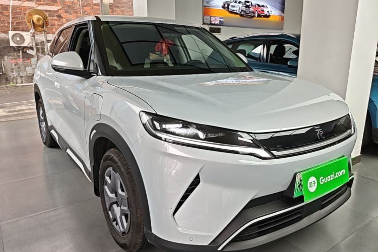 Used BYD Yuan UP 2025 Model 301KM Leading Version Front Right 45 Deg