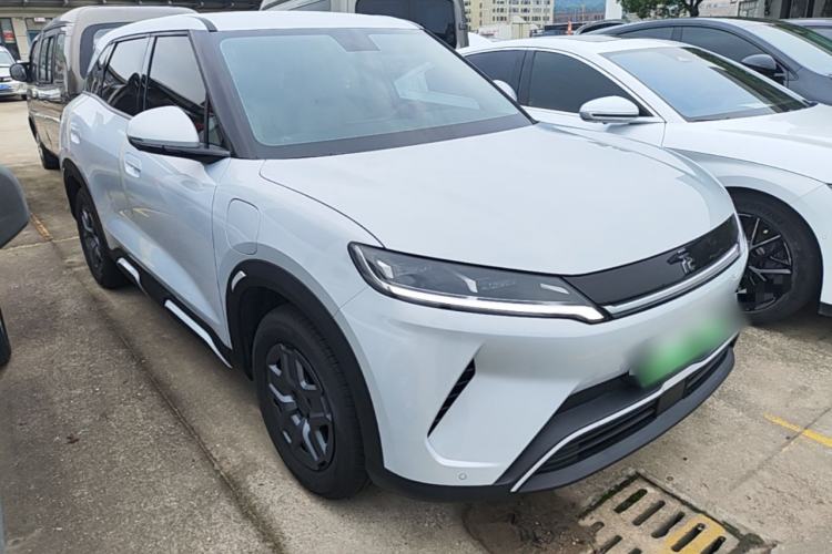 Used BYD Yuan UP 2025 Model 301KM Leading Version Front Right 45 Deg
