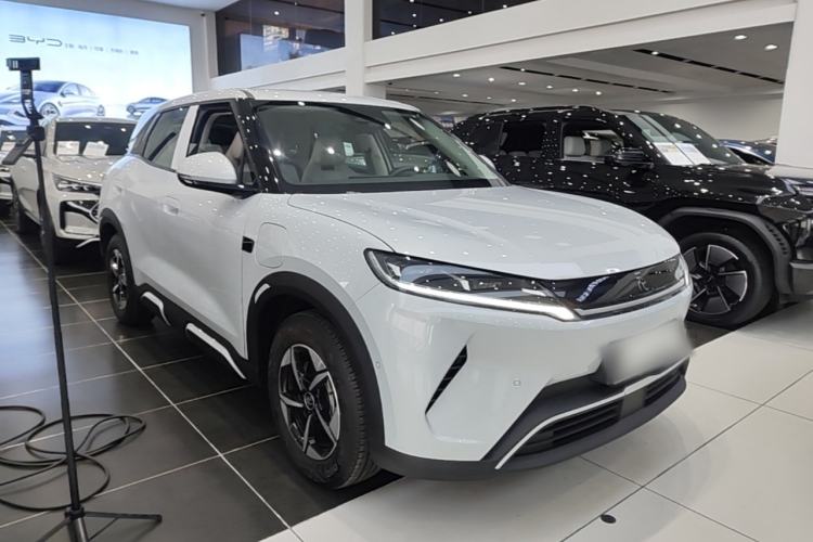 Used BYD Yuan UP 2025 Intelligent Driving Version 401 km Leading Edition Front Right 45 Deg