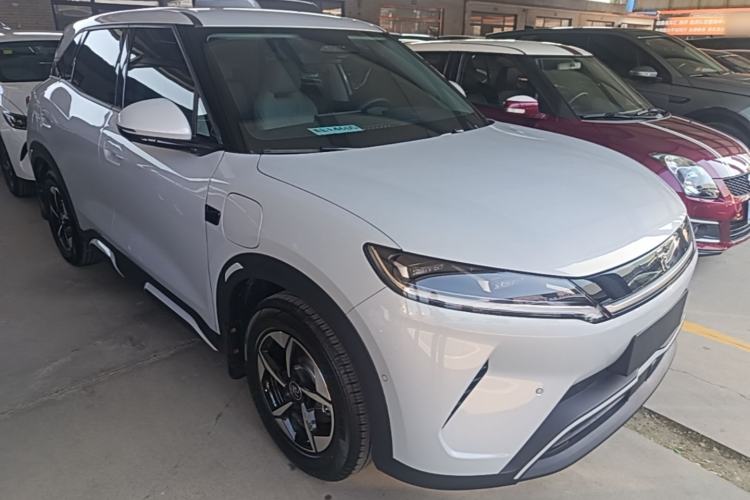 Used BYD Yuan UP 2025 Intelligent Driving Version 401 km Leading Edition Front Right 45 Deg