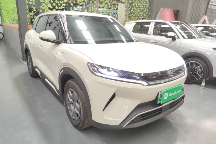 Used BYD Yuan UP 2025 Model 301KM Leading Version Front Right 45 Deg