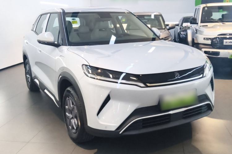 Used BYD Yuan UP 2025 Model 301KM Leading Version Front Right 45 Deg