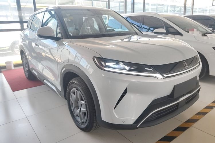 Used BYD Yuan UP 2025 Model 301KM Leading Version Front Right 45 Deg