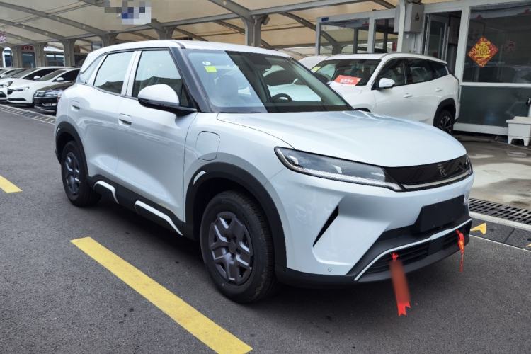 Used BYD Yuan UP 2025 Model 301KM Leading Version Front Right 45 Deg