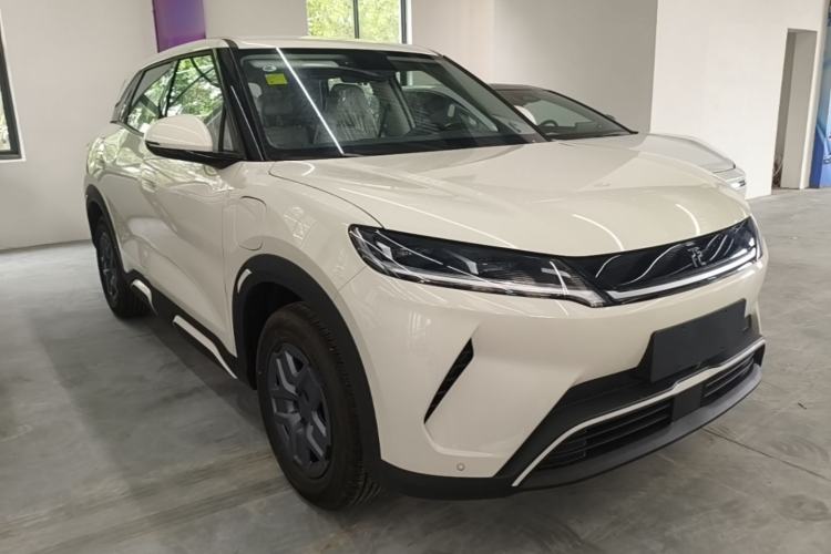 Used BYD Yuan UP 2025 Model 301KM Leading Version Front Right 45 Deg