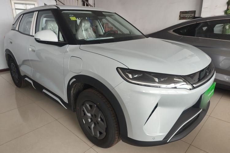 Used BYD Yuan UP 2025 Model 301KM Leading Version Front Right 45 Deg