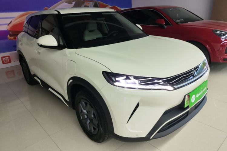 Used BYD Yuan UP 2025 Model 301KM Leading Version Front Right 45 Deg