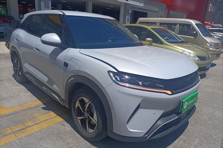 Used BYD Yuan UP 2025 Intelligent Driving Version 401 km Leading Edition Front Right 45 Deg