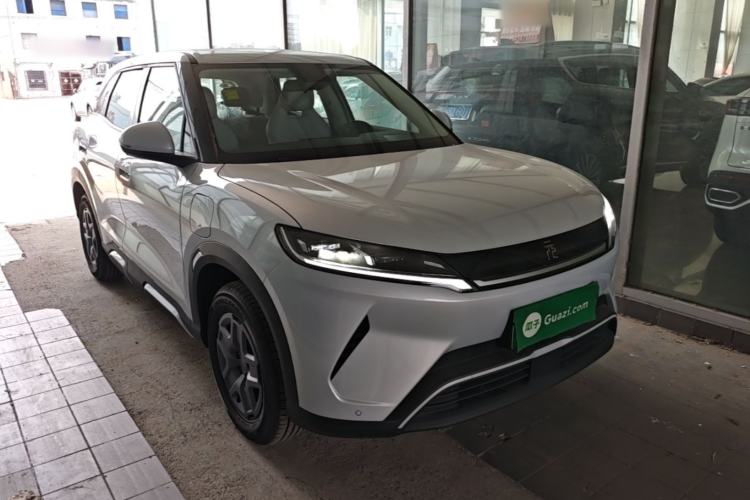 Used BYD Yuan UP 2025 Model 301KM Leading Version Front Right 45 Deg