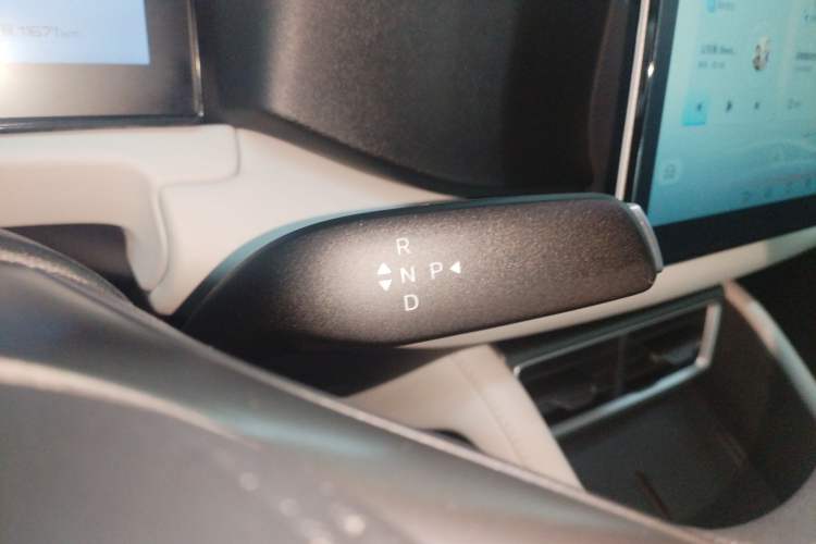 Used BYD Yuan UP 2025 Model 301KM Leading Version Gear Lever