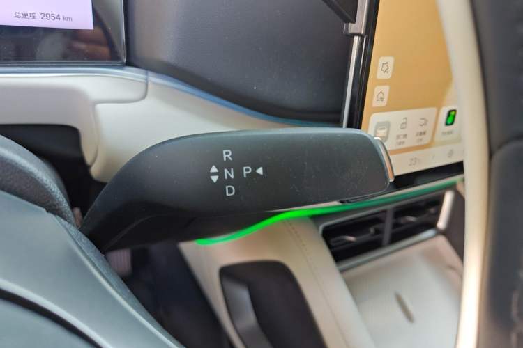 Used BYD Yuan UP 2025 Intelligent Driving Version 401 km Leading Edition Gear Lever
