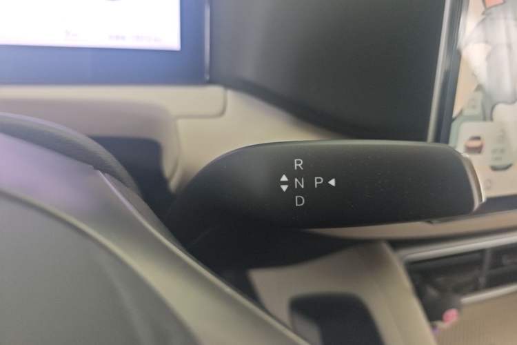 Used BYD Yuan UP 2025 Intelligent Driving Version 401 KM Dynamic Edition Gear Lever