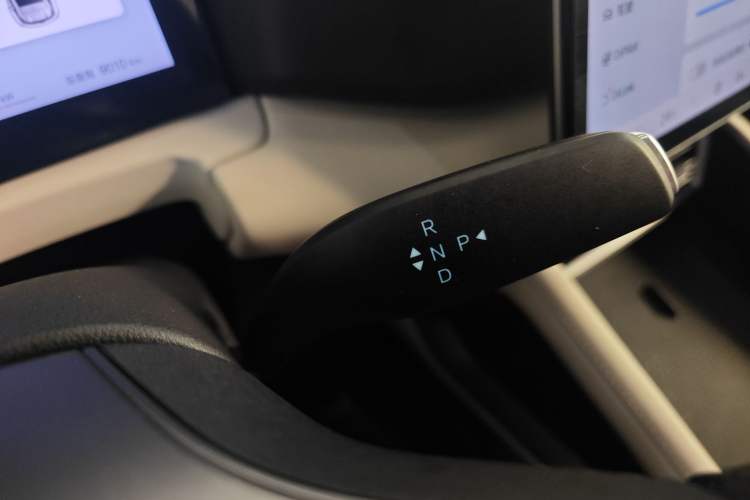 Used BYD Yuan UP 2025 Intelligent Driving Version 401 KM Dynamic Edition Gear Lever