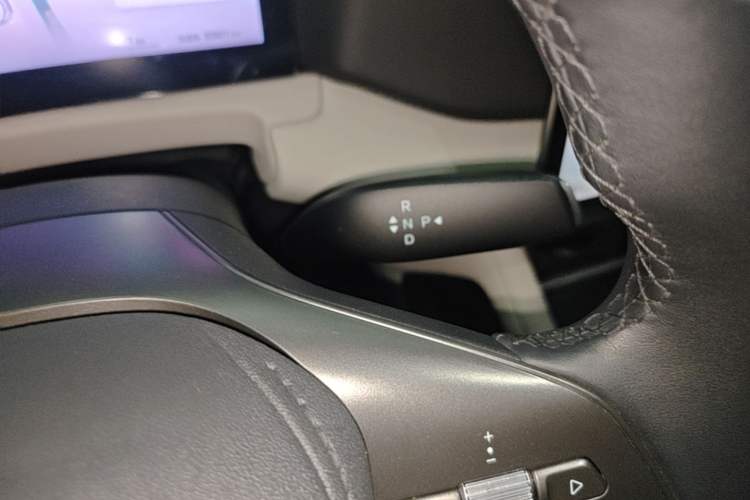 Used BYD Yuan UP 2025 Intelligent Driving Version 401 KM Dynamic Edition Gear Lever