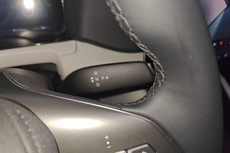 Used BYD Yuan UP 2025 Intelligent Driving Version 401 km Leading Edition Gear Lever