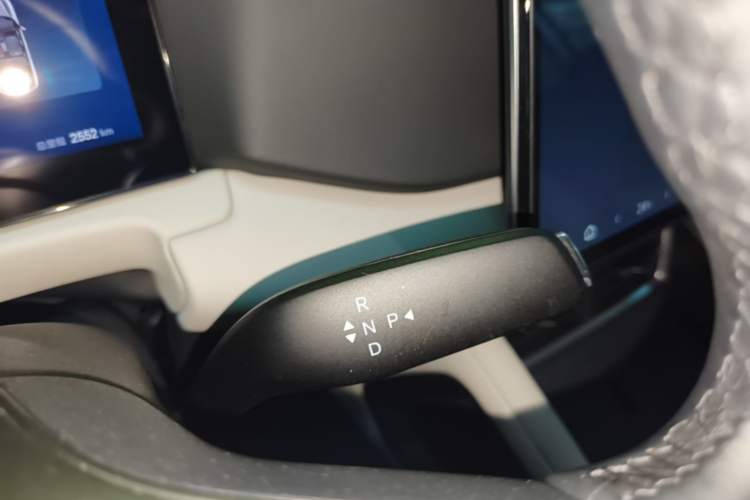 Used BYD Yuan UP 2025 Intelligent Driving Version 401 KM Dynamic Edition Gear Lever
