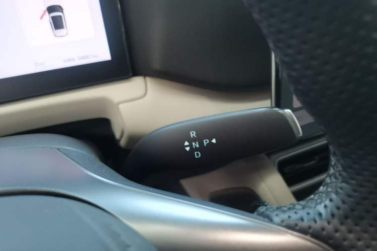 Used BYD Yuan UP 2025 Intelligent Driving Version 401 km Leading Edition Gear Lever
